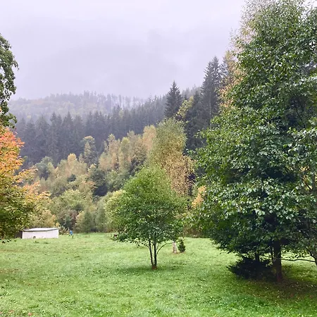 Chatek Skrzatek Kameralny Nad Rzeka Сasa de vacaciones *